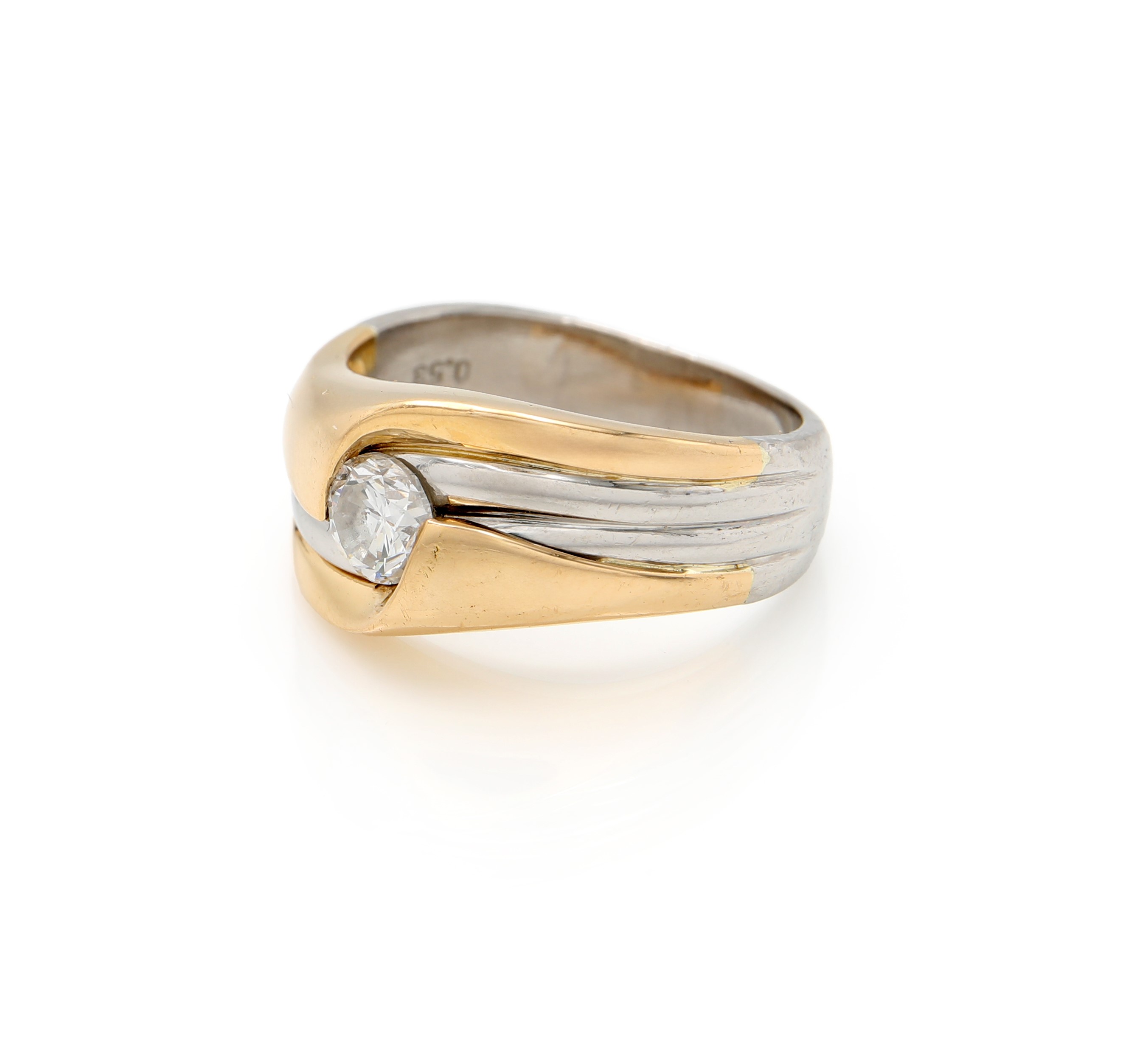Anello a sigillo in oro giallo 750/000 e platino 900/000 con diamante rotondo brillante