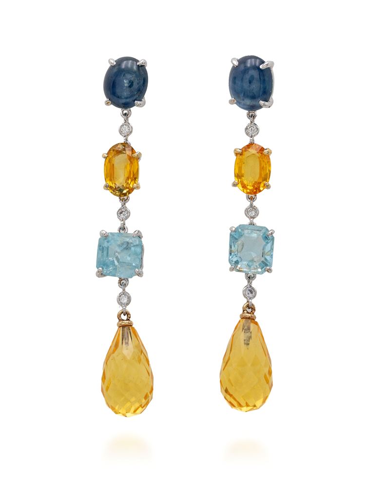 Orecchini pendenti in oro bianco 750/000 con zaffiri, acquamarine e brillanti (coppia)