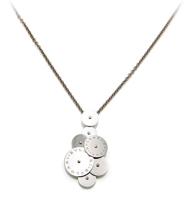 Bulgari, collana con pendente in oro, collezione Cicladi