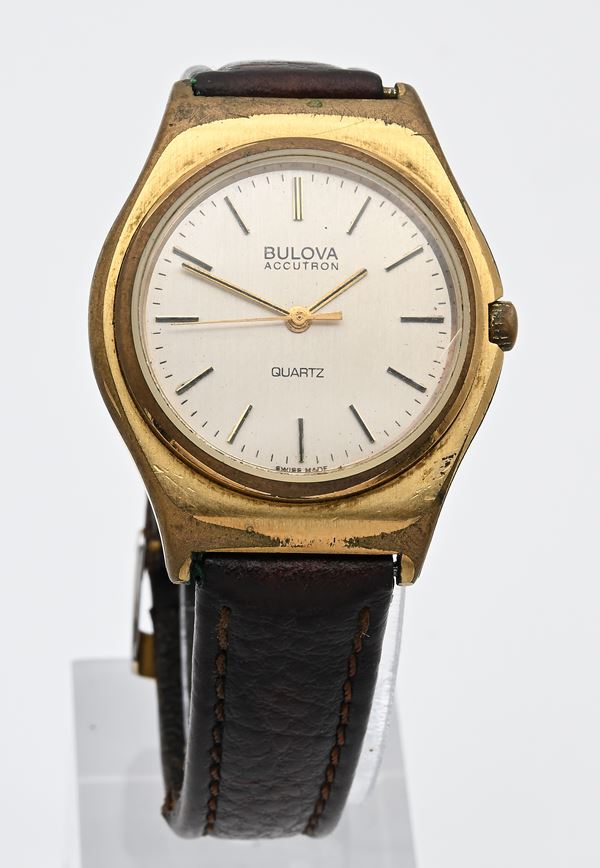 Bulova Accutron 8074 - Orologio da polso da uomo in metallo placcato in oro giallo 10M con fondello in acciaio