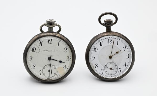 2 Orologi da tasca con scappamento ad ancora remontoir da uomo con cassa e cuvette in argento 800/000: Società Orologiai Roma (funzionante, quadrante con mancanze e restauri, cerniera cassa rotta) e Anonimo (da revisionare)