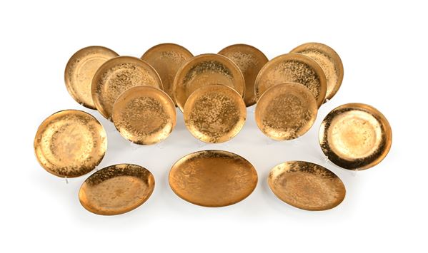 Servizio di piatti Fornasetti in porcellana dorata