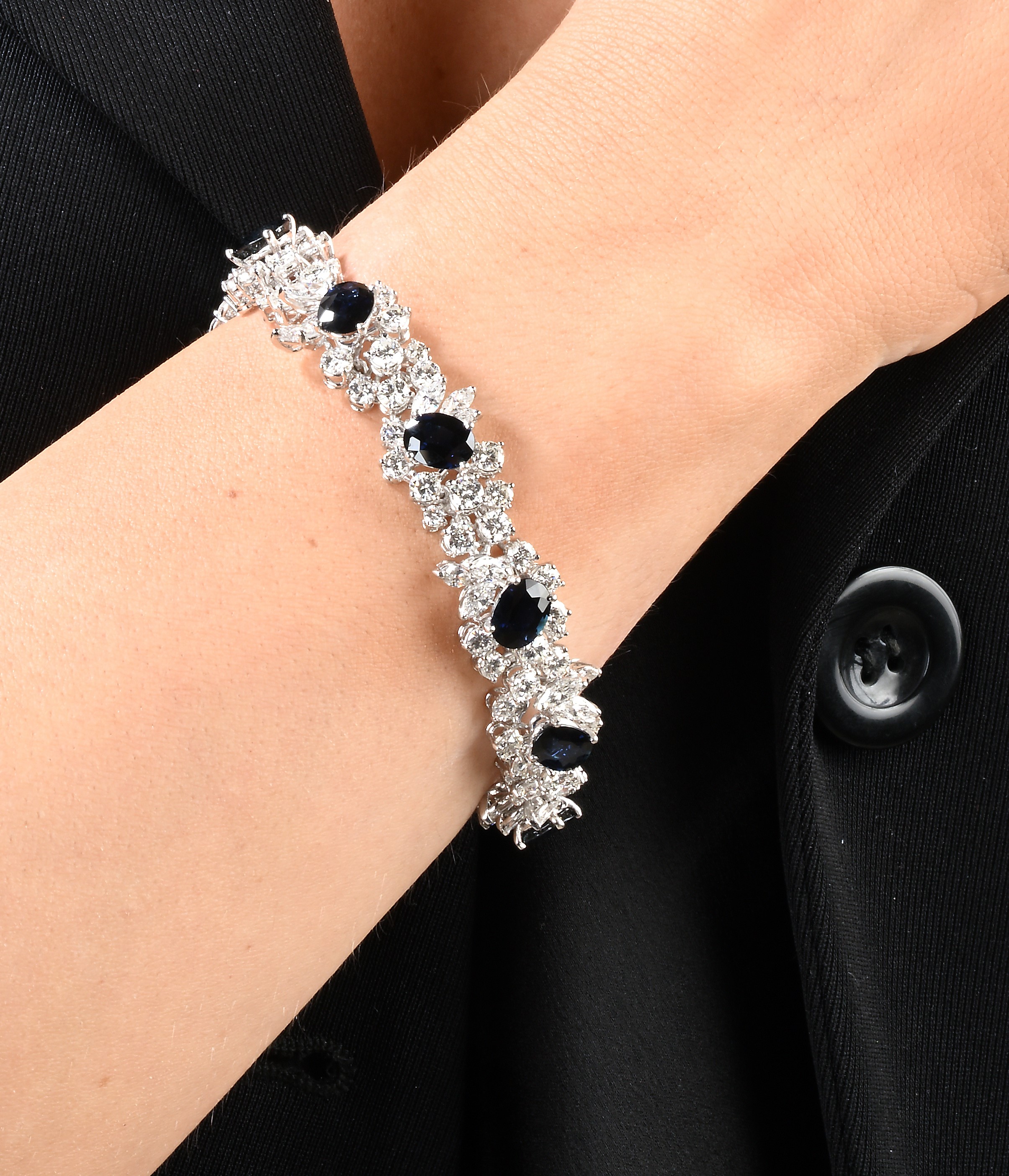 Bracciale in oro bianco, diamanti e zaffiri