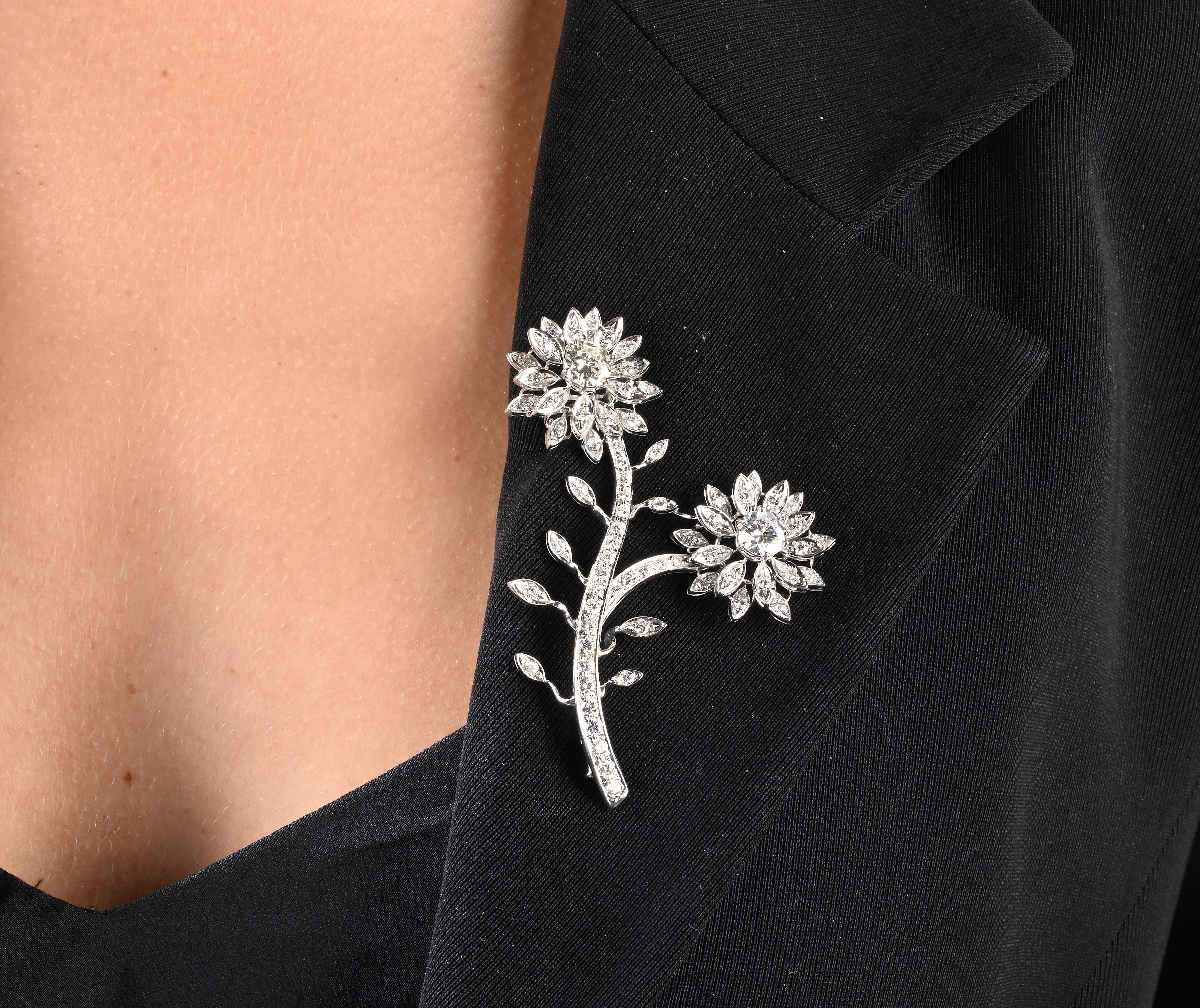 Spilla a doppio fiore in oro e brillanti