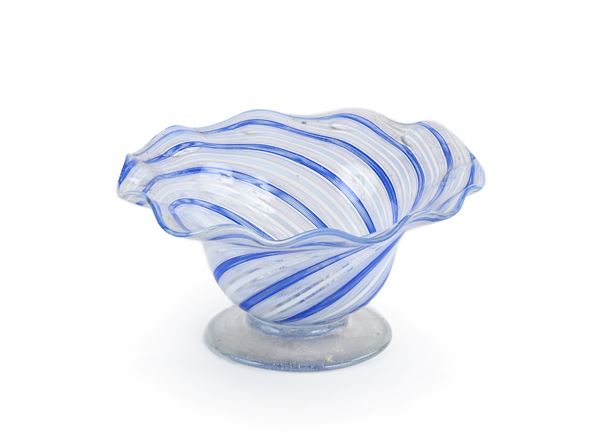 Coppetta in vetro soffiato, arte vetraria muranese, XX secolo   - Auction Time Auction - Antiques: Furniture, Accessories and Porcelain - Casa d'Aste Arcadia