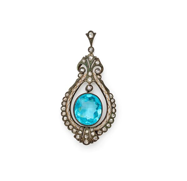 Pendente antico in oro, argento, diamanti e pietra blu