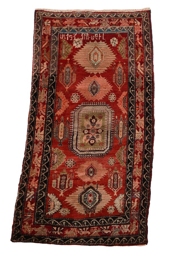 Tappeto caucasico Karabagh a medaglioni, Caucaso, inizi XX secolo