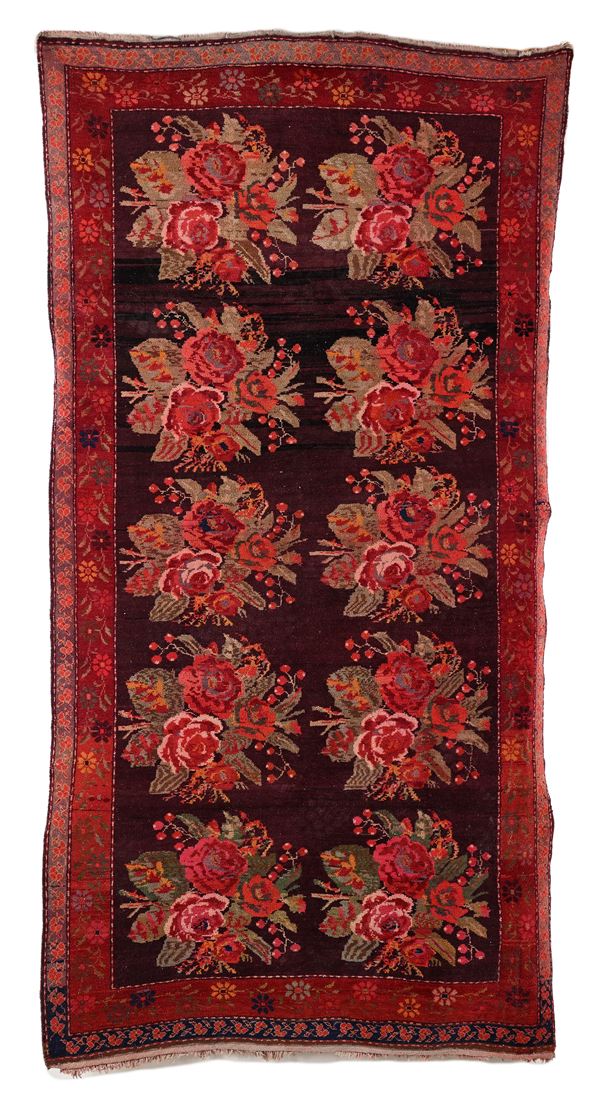 Tappeto europeo Bessarabia a bouquet floreali, Europa orientale, inizi XX secolo