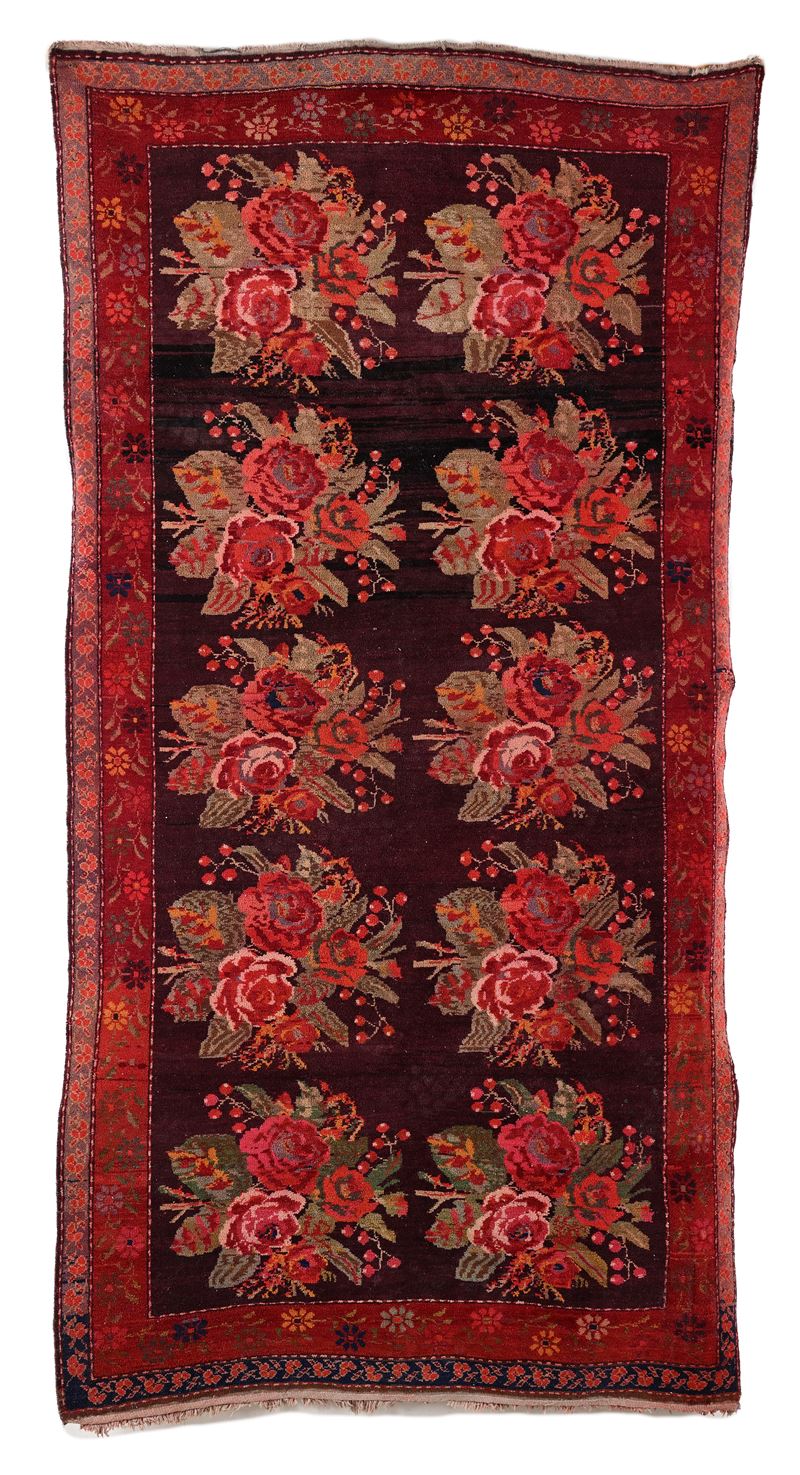 Tappeto europeo Bessarabia a bouquet floreali, Europa orientale, inizi XX secolo