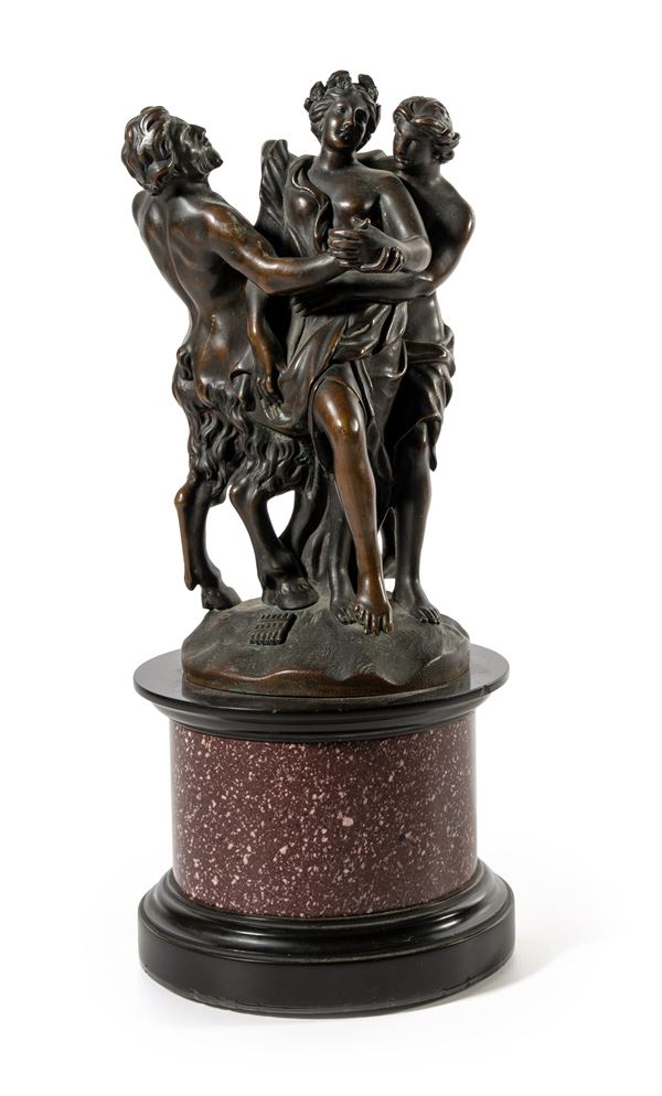 Gruppo in bronzo brunito raffigurante Apollo una ninfa ed un satiro, XIX secolo