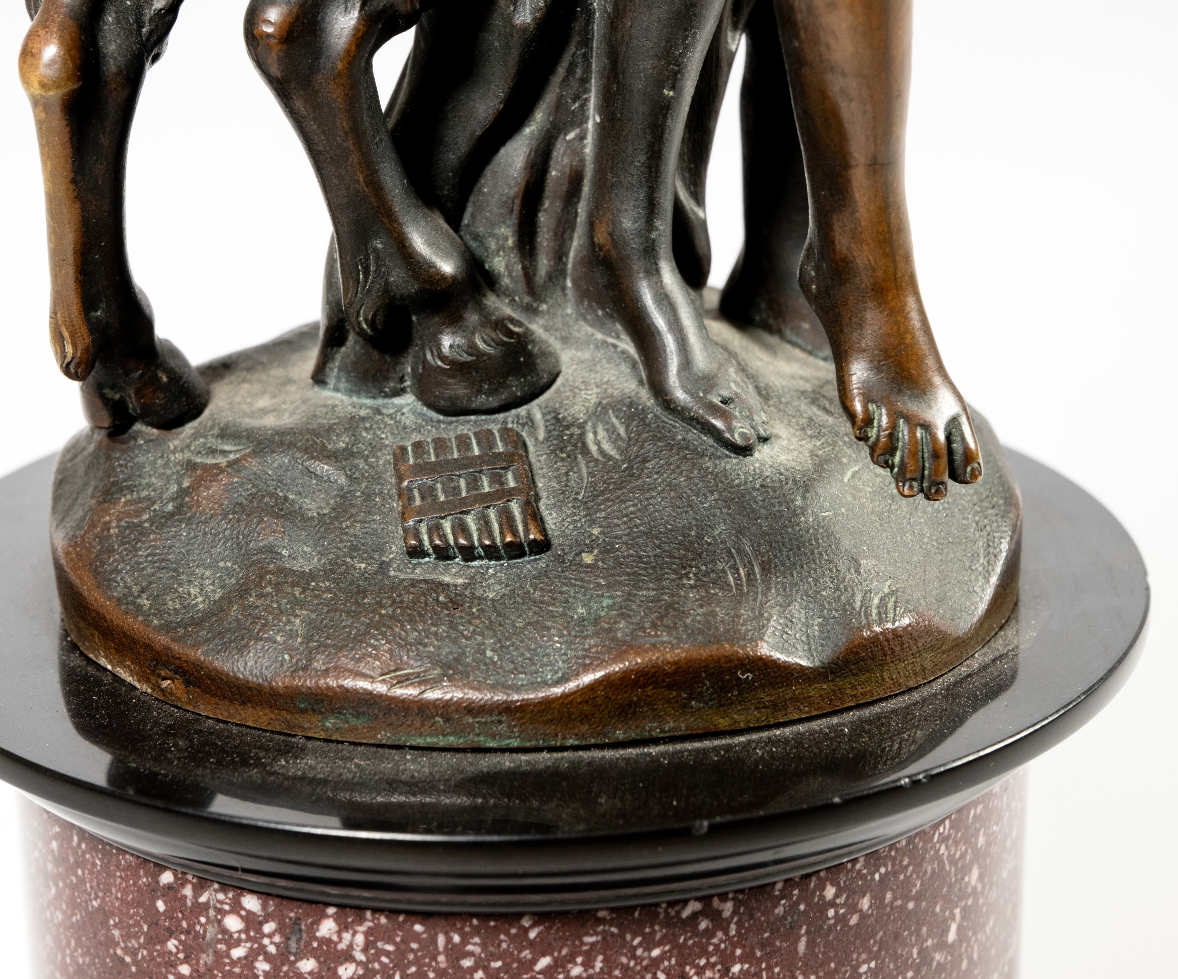 Gruppo scultoreo in bronzo brunito con Apollo, una ninfa e un satiro, XIX secolo