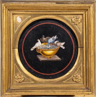 Placca in marmo nero con micromosaico raffigurante le colombe di Plinio, XIX secolo