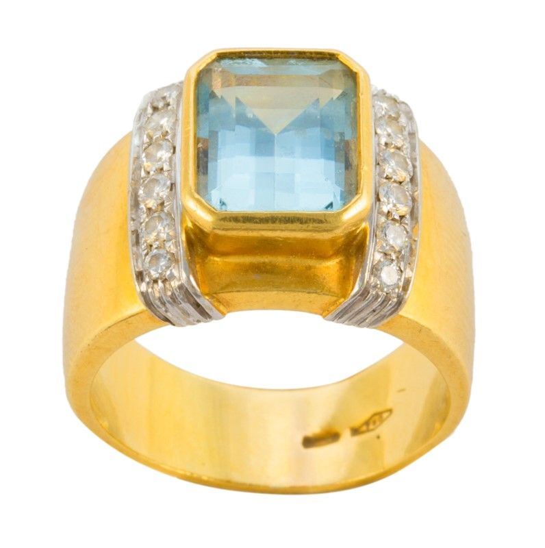 Anello in Oro Giallo Gr 10.40 con Acquamarina Brillani 32/32