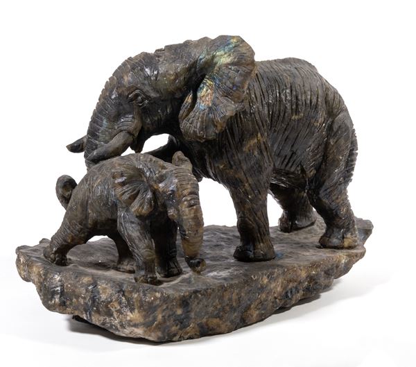 Scultura in pirite raffigurante un elefante ed il suo cucciolo