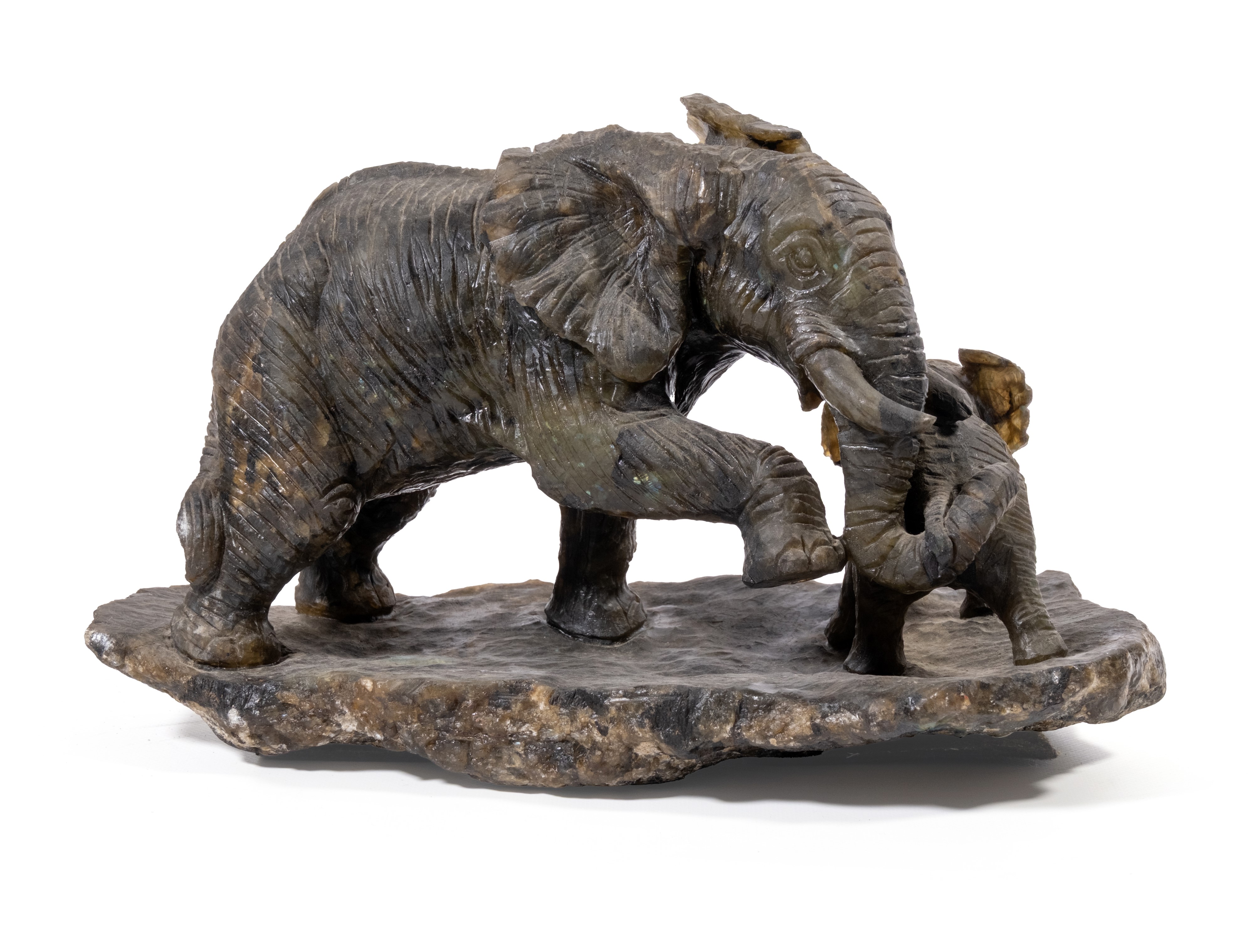 Scultura in pirite raffigurante un elefante ed il suo cucciolo