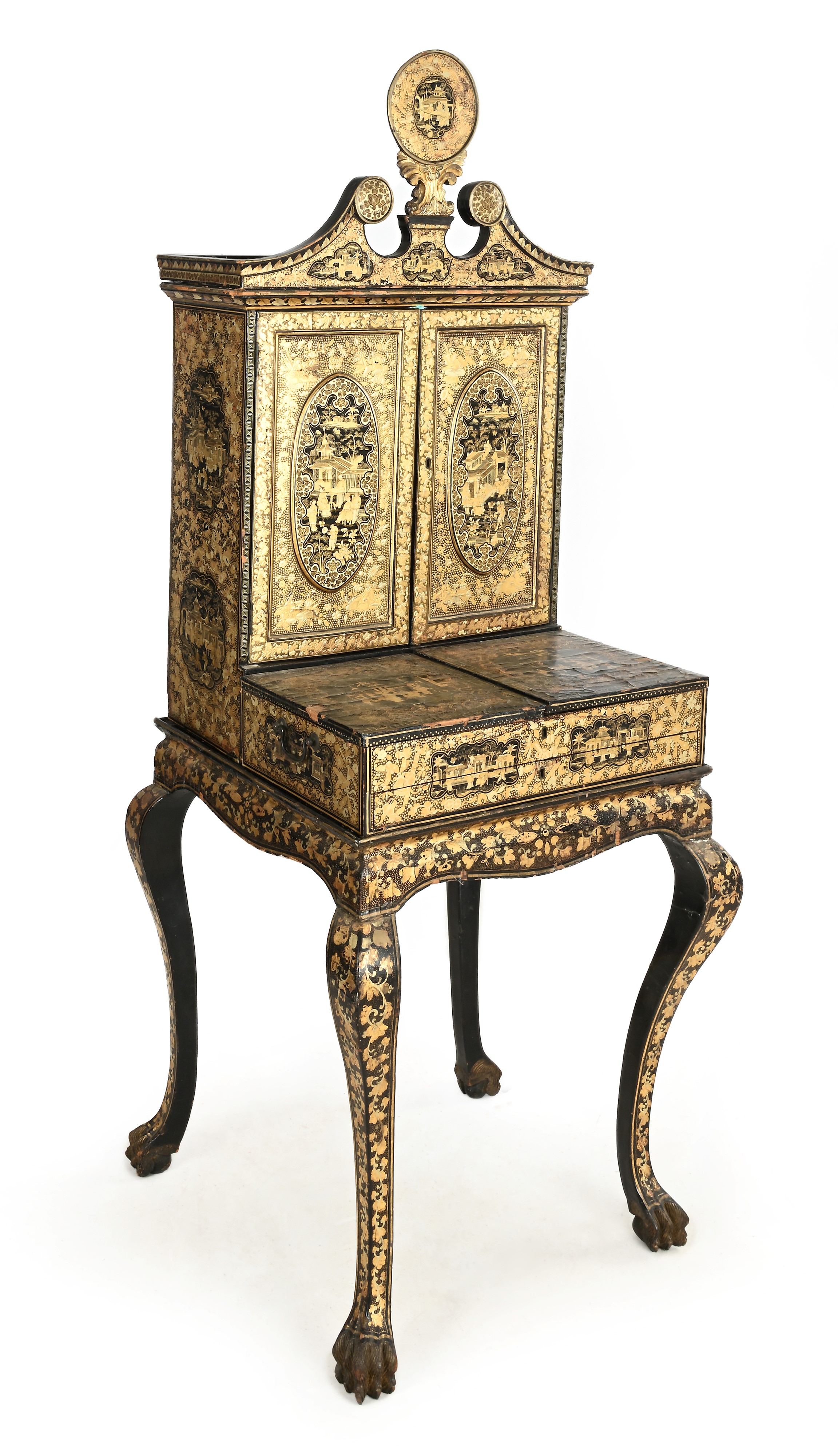 Mobile da lavoro in legno laccato nero con decorazioni a chinoiseries dorate e boîte à couture, I...