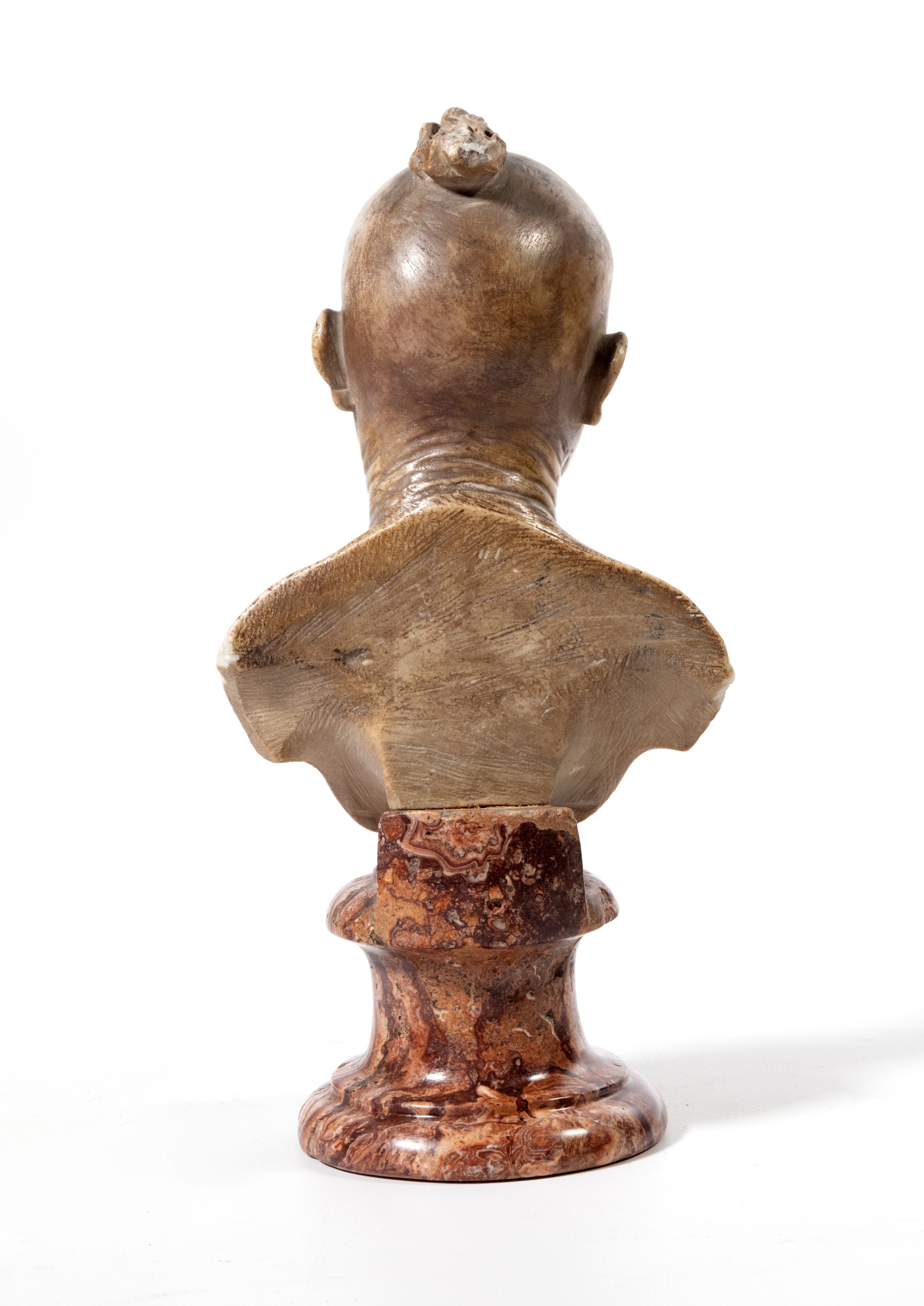 Busto di servitore moro in marmo bianco, XIX secolo, con piedistallo in marmo venato rosso
