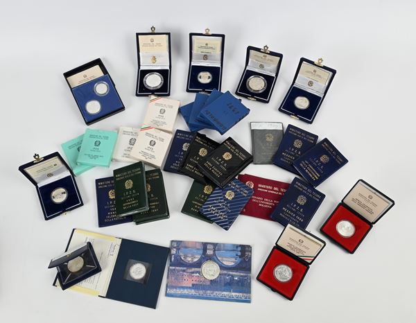 Lotto di ventotto 500 lire FDC, tre 500 lire FS, due 1000 lire FS. 200 e 500 lire. 100, 200 e 500 lire FDC