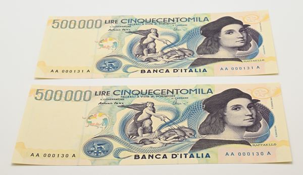 Repubblica Italiana: 2 Banconote da 500.000 Lire Serie AA Raffaello