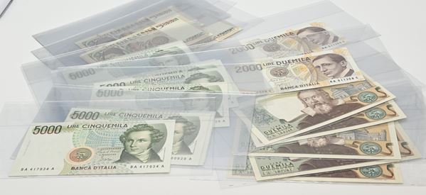 Repubblica Italiana: 5 Banconote da 2.000 Lire Galileo; 2 Banconote da 2.000 Lire Fermi; 8 Banconote da 5.000 Lire Antonello da Messina; 10 Banconote di cui 4 Serie Speciale X da 5.000 Lire Bellini