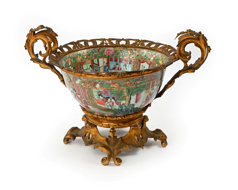 Centrotavola in porcellana cinese di Canton, Famiglia Verde, con montatura in bronzo dorato