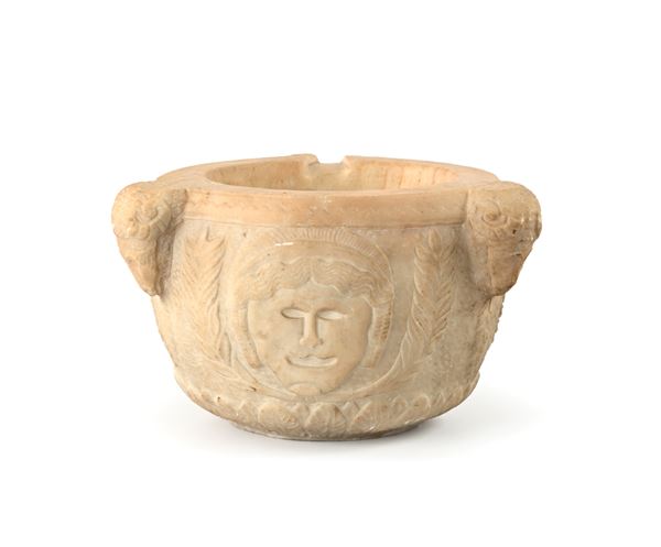 Piccolo mortaio in marmo bianco, XVII secolo