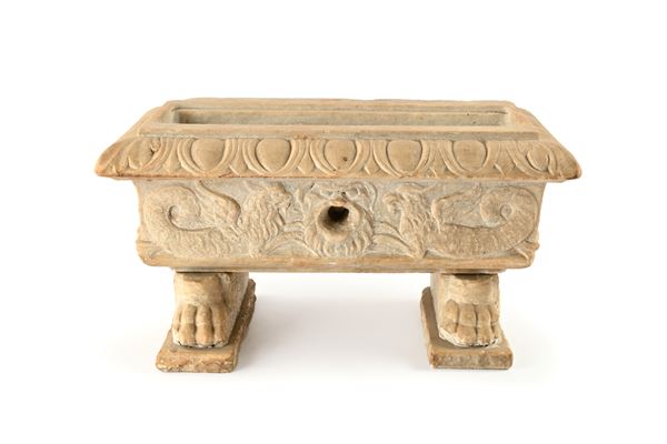 Vasca parietale in marmo bianco, XVIII secolo