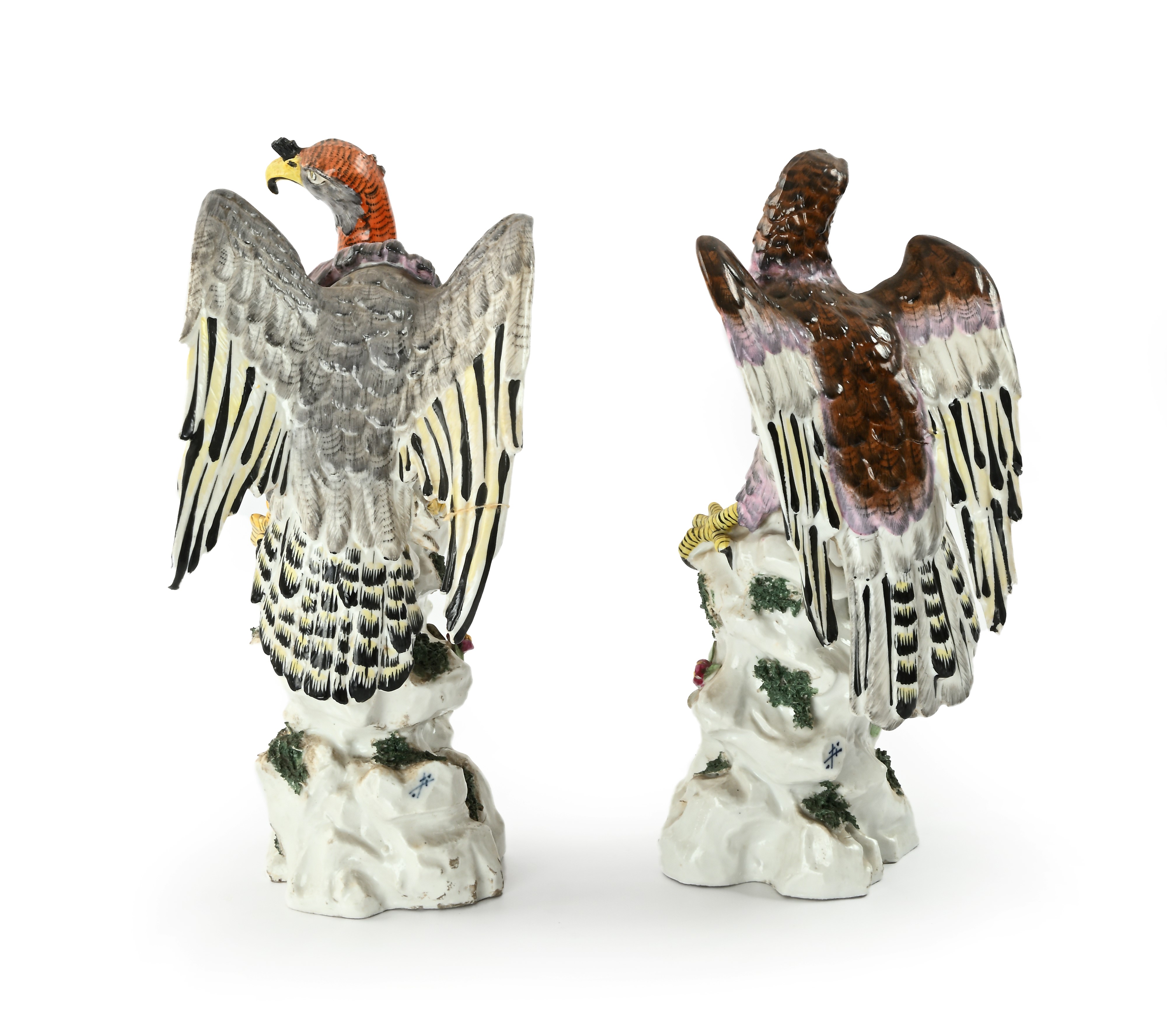 Manifattura di Meissen, Coppia di sculture in porcellana policroma raffiguranti avvoltoi (fine XV...