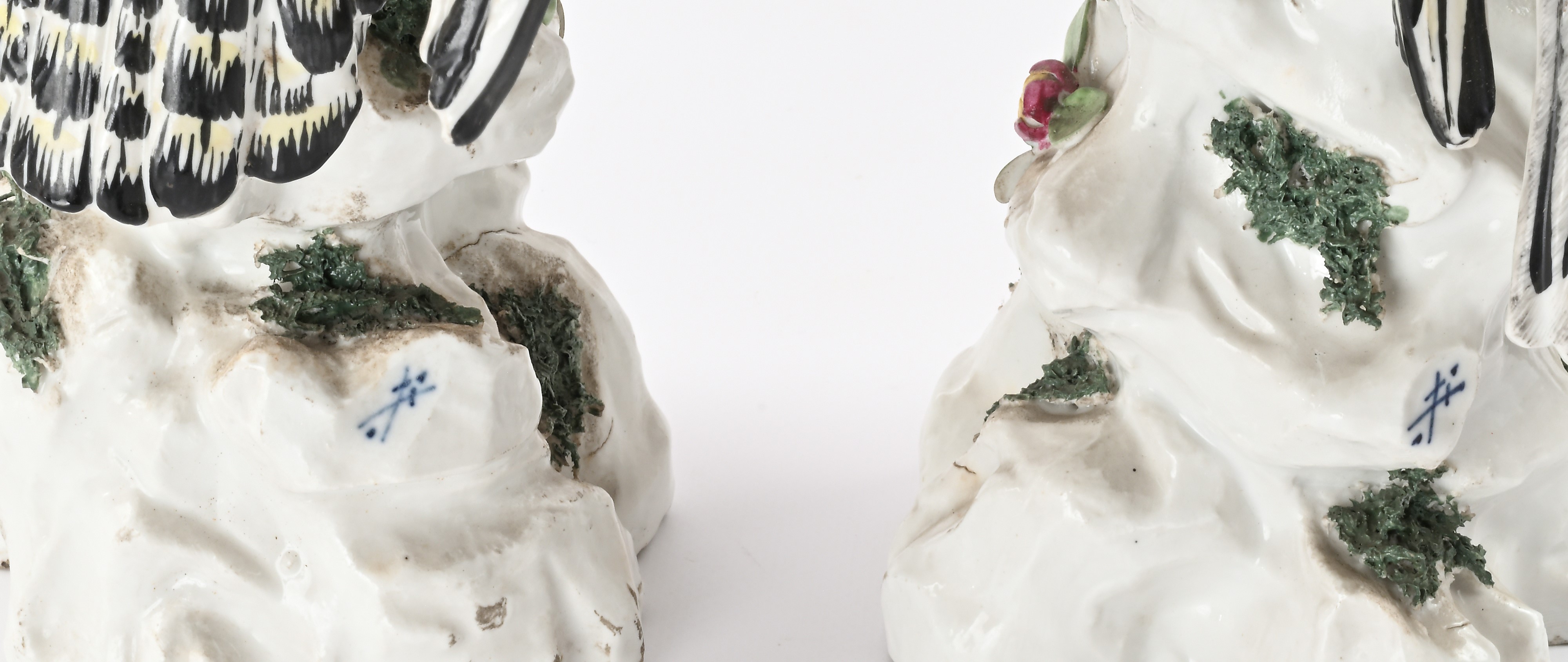 Manifattura di Meissen, Coppia di sculture in porcellana policroma raffiguranti avvoltoi (fine XV...