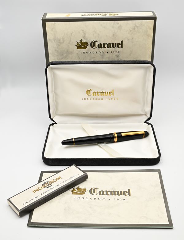 Caravel Inoxcrom 1920 - Penna stilografica in resina nera con particolari dorati
