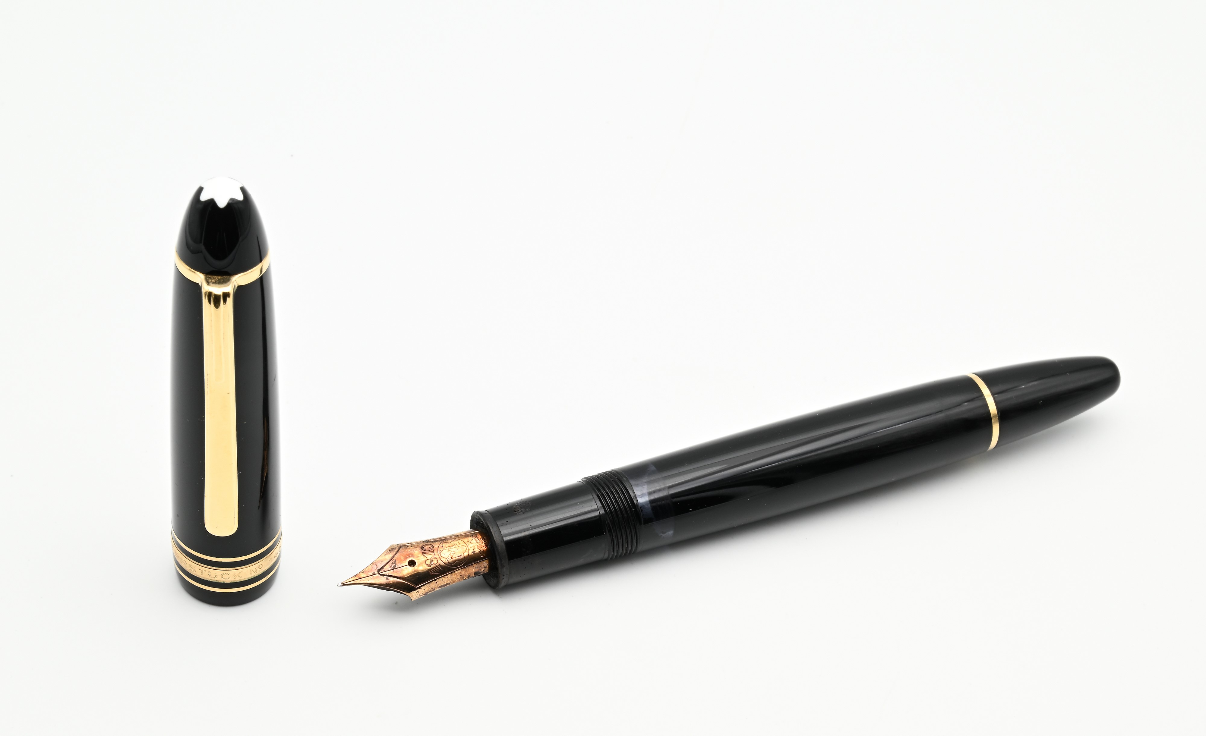 Montblanc, Meisterstück 146, penna stilografica in vernice nera con particolari dorati