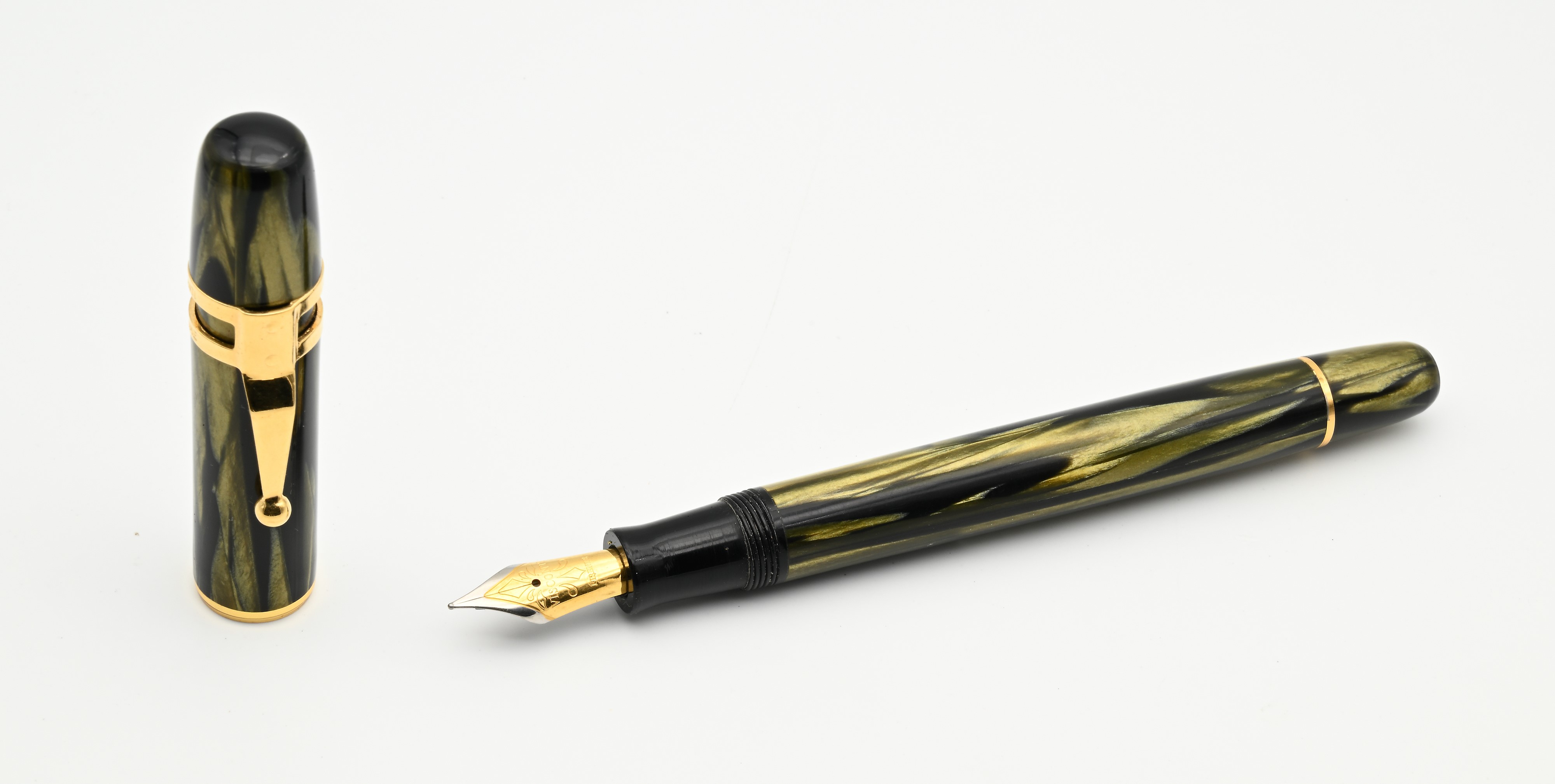 Visconti, Ragtime — penna stilografica in resina con particolari dorati, anni 2000