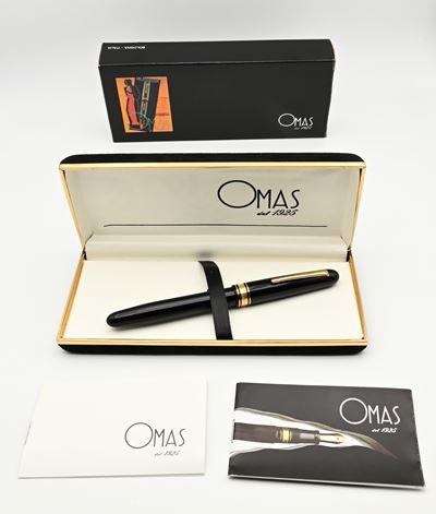 Omas, Extra 555/S — penna stilografica in resina nera con pennino in oro 18K