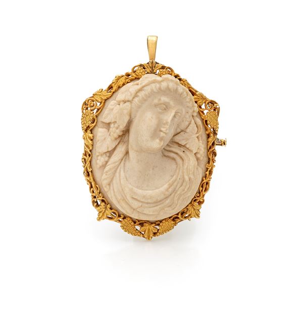 Spilla in oro con cammeo in pietra lavica raffigurante Bacco