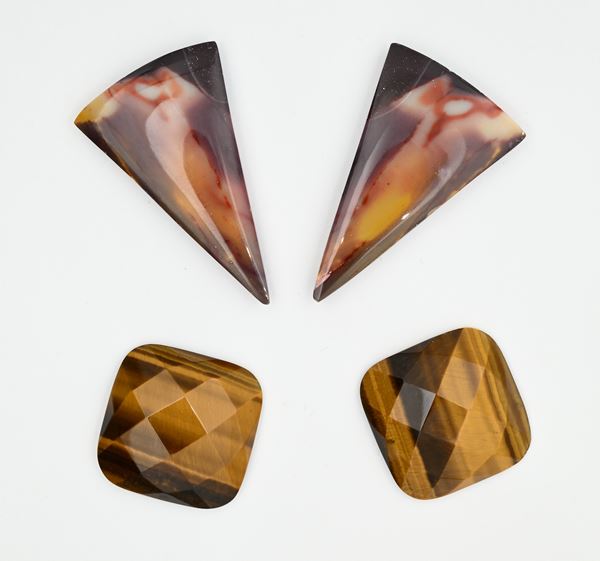 Lotto di 2 occhio di tigre e 2 mokaite (diaspro australiano) in taglio triangolare