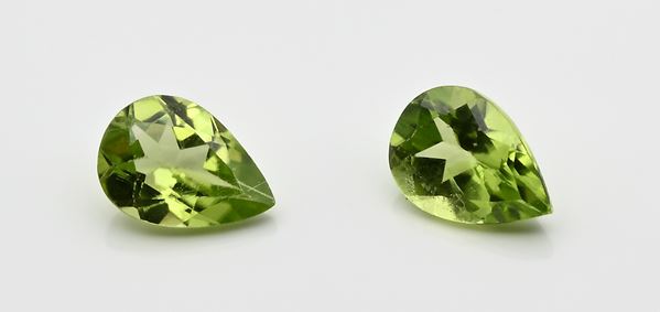 Coppia di peridoti in taglio goccia