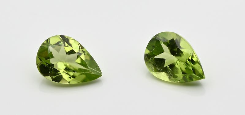 Coppia di peridoti in taglio goccia