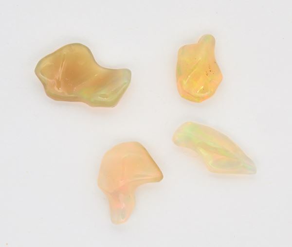 Lotto di 4 opali etiopi in taglio fantasia