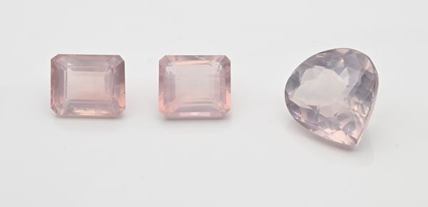 Lotto di quarzi rosa in taglio goccia e smeraldo