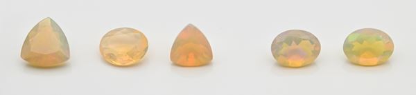 Lotto di cinque opali