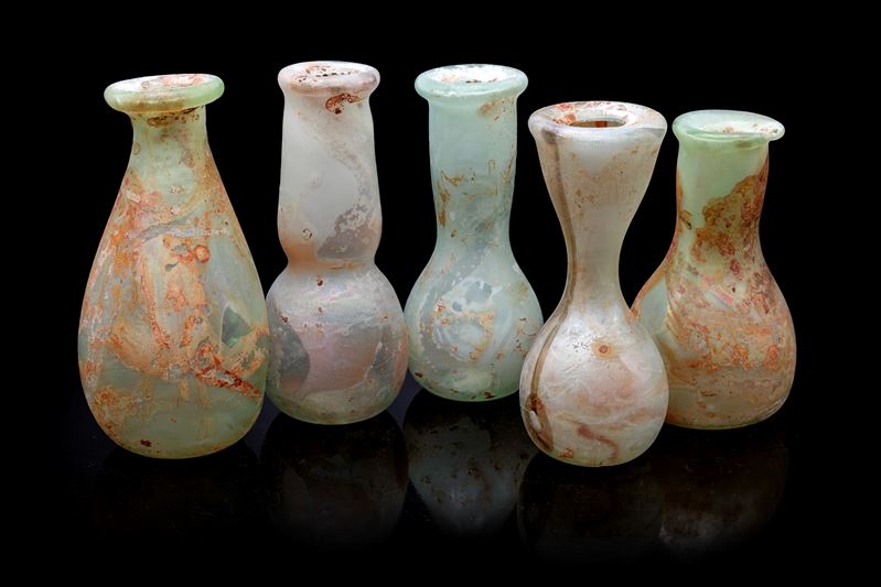 Vetreria Cenedese (attrib.), Set di cinque vasi modello Scavo, vetro di Murano bianco traslucido