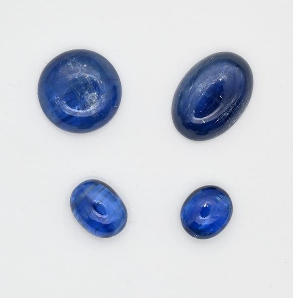 Lotto di 4 cianiti in taglio cabochon