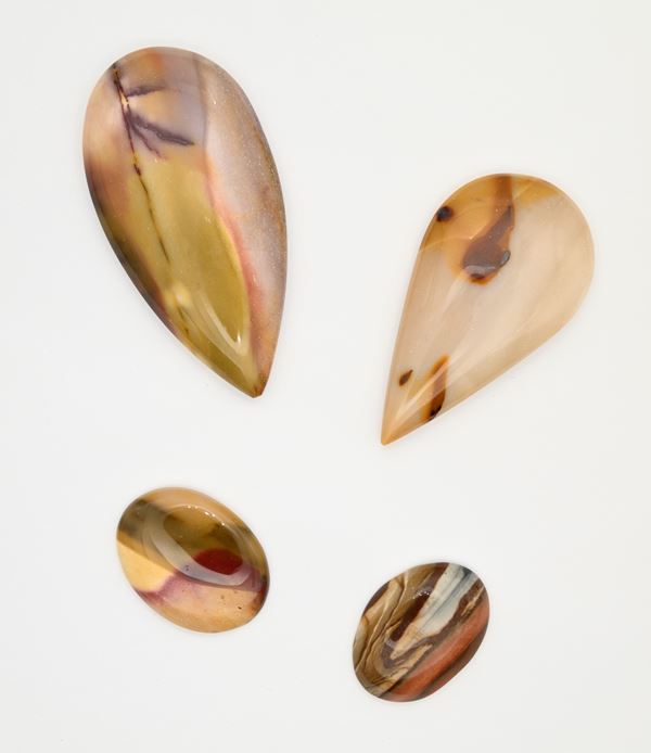 Lotto di 4 mokaiti (diaspro australiano) in taglio ovale e goccia