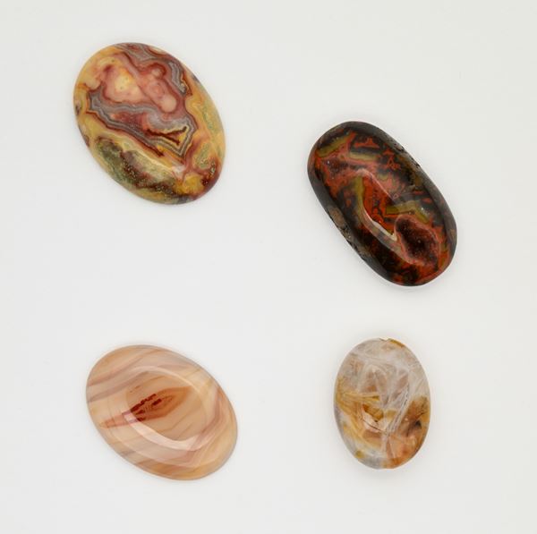 Lotto di 4 agate in taglio cabochon ovale
