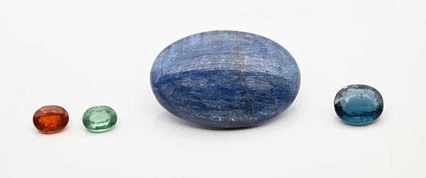 Lotto di 4 cianiti multicolor in taglio ovale