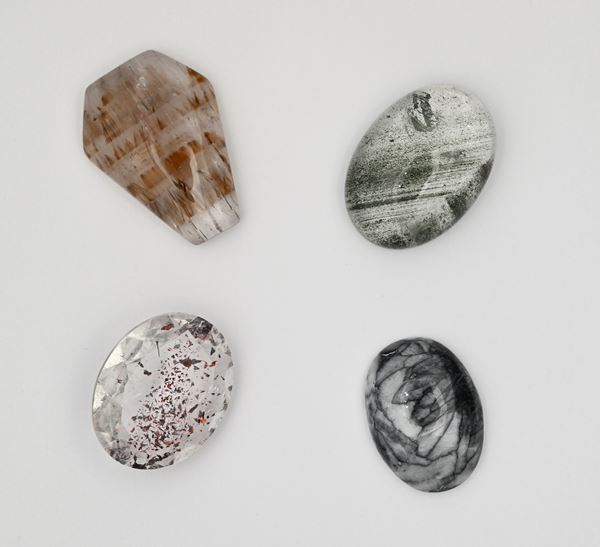 Lotto di 4 quarzi in taglio cabochon