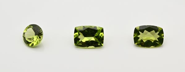 Lotto di 3 peridoti in taglio cuscino e rotondo brillante