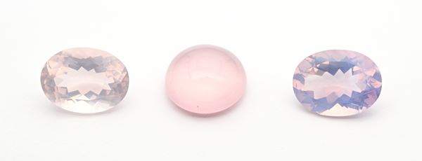 Lotto di 3 quarzi rosa in taglio ovale e cabochon