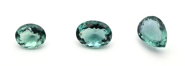 Lotto di 3 fluoriti in taglio ovale e goccia