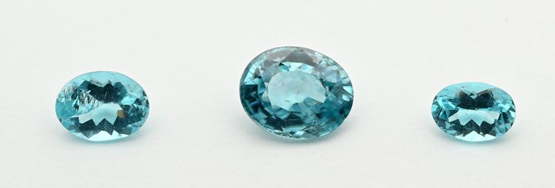 Lotto di 3 apatiti blu, taglio ovale, peso totale 5,70 ct
